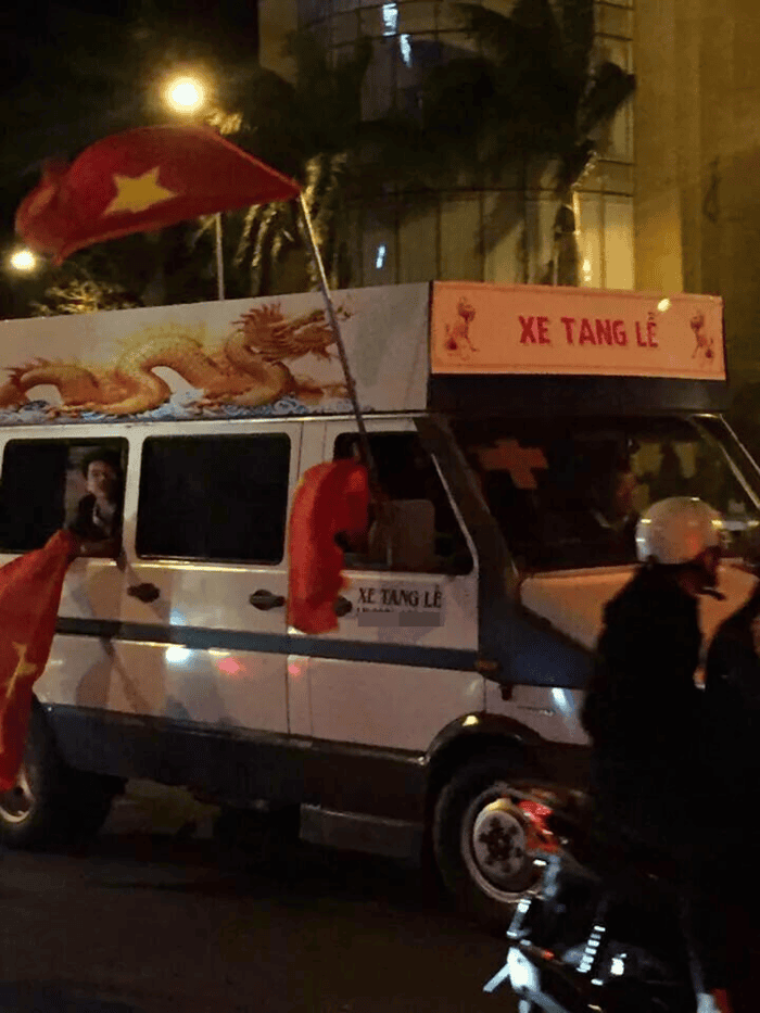 Ngày hôm nay không có nỗi buồn, tất cả chỉ có niềm vui Ngày hôm nay không có nỗi buồn, tất cả chỉ có niềm vui